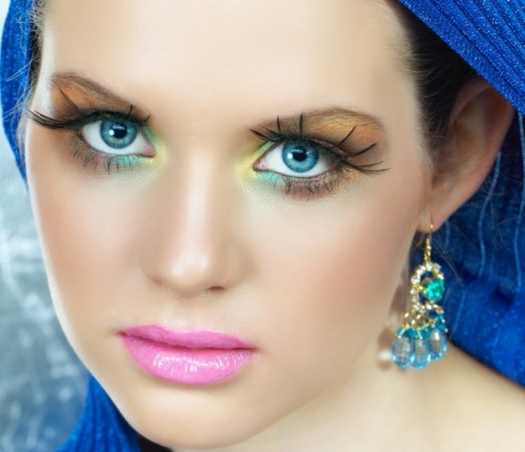 maquillage-yeux-été-multicolore-turquoise-or-jaune-cils-artificiels