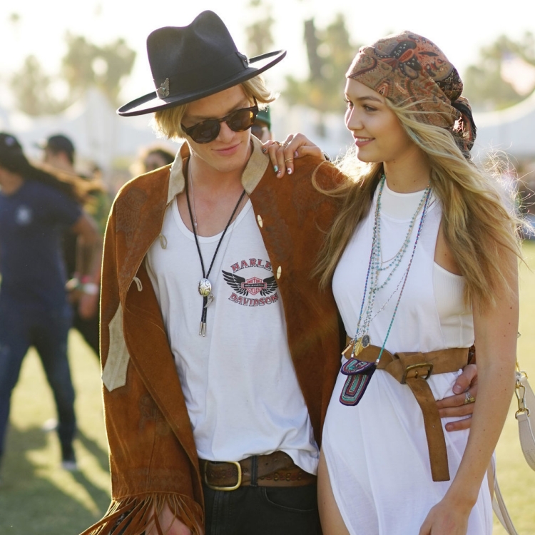 mode-boho-chic-hippie-Coachella-2015-blouson-manche-franges-robe-ceinture-turban