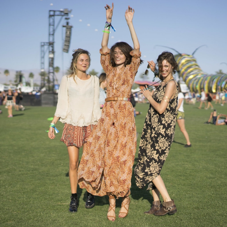 mode-boho-chic-hippie-Coachella-2015-robe-spartiates-chemise-blanche