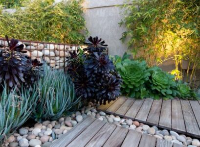 mur-gabion-décoration-jardin-terrase-bois-galets-succulentes