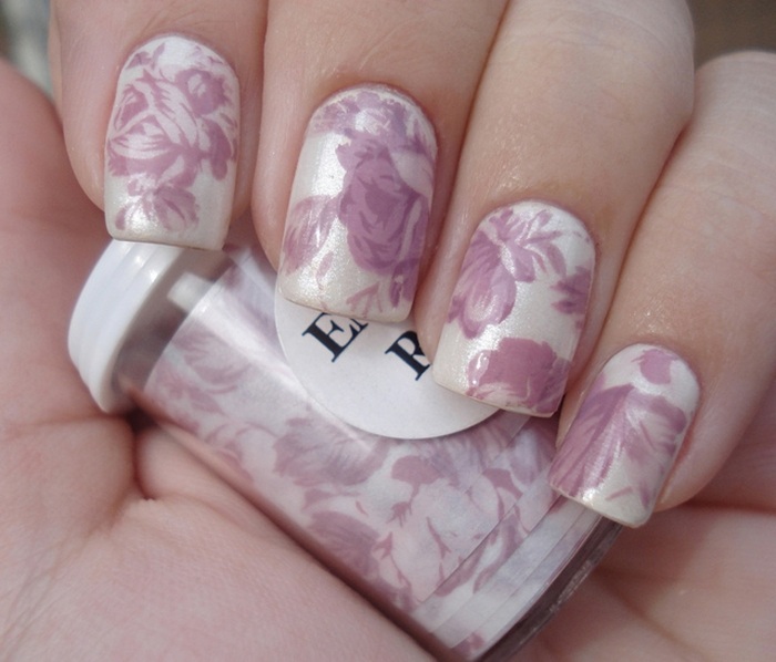 nail-art-facile-printemps-2015-stickers-fleurs-lavande