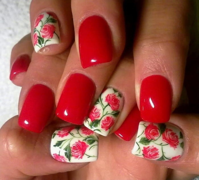 nail-art-facile-printemps-2015-vernis-rouge-stickers-roses