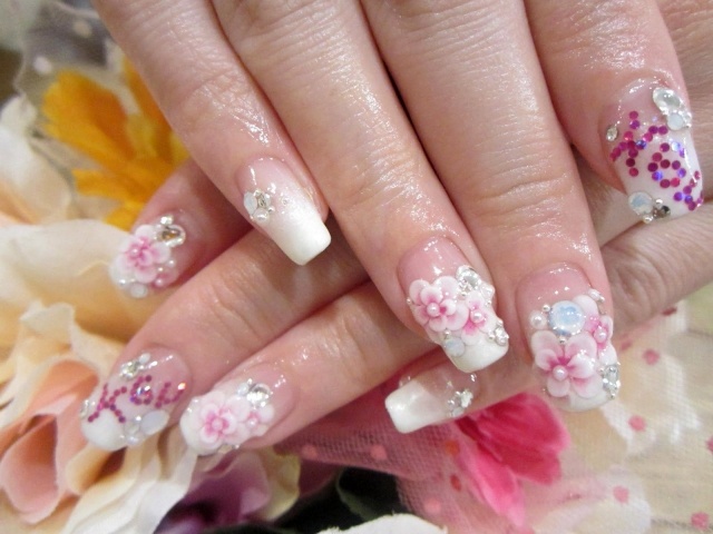 nail-art-mariage-French-mancure-motif-floral
