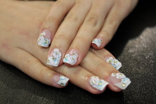 nail-art-mariage-French-manucure-motif-floral