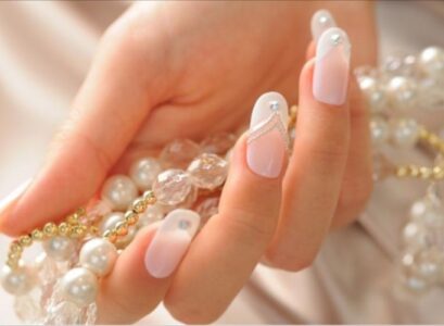 nail-art-mariage-French-manucure-strasse-collier