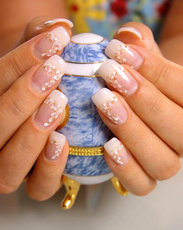nail-art-mariage-vernis-gel-motif-floral-French-manucure