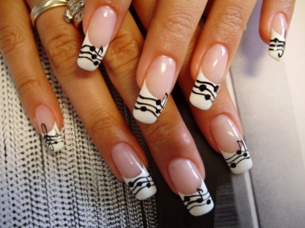 ongles nail art tendance french manucure graphique notes
