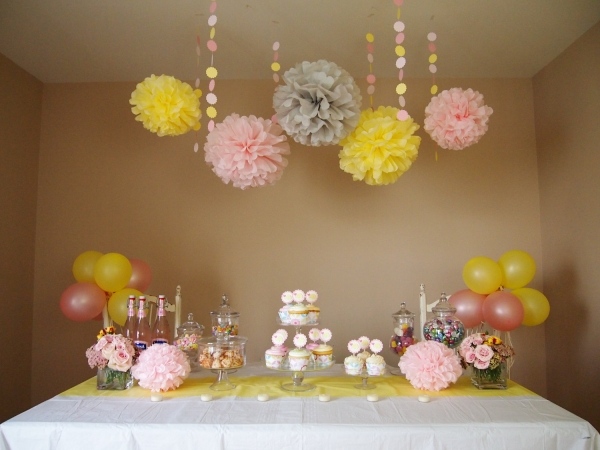 organiser-baby-shower-party-pompons-ballons