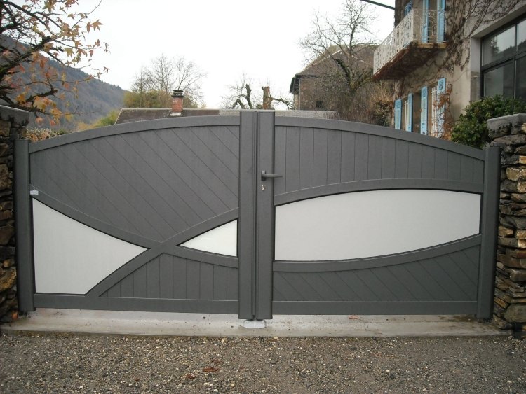 portail-de-jardin-moderne-couleur-grise-blanche-metal-aluminium