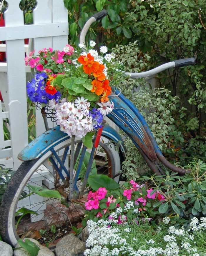porte-pots-créatif-panier-vieux-vélo-plantes-fleurs