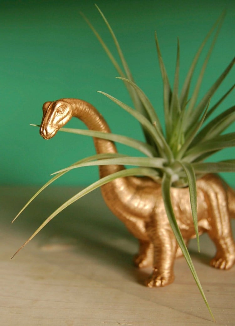 pot-pour-plante-intérieur-forme-dinosaure-doré
