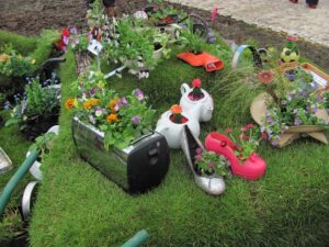 pots de fleurs -objets-recuperes-chaussures-grille-pain