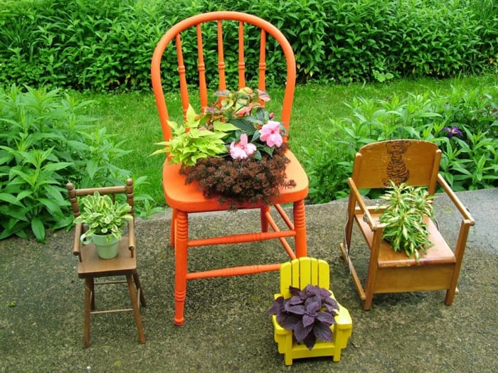 pots-fleurs-objets-récupération-chaises-repeintes-porte-pots