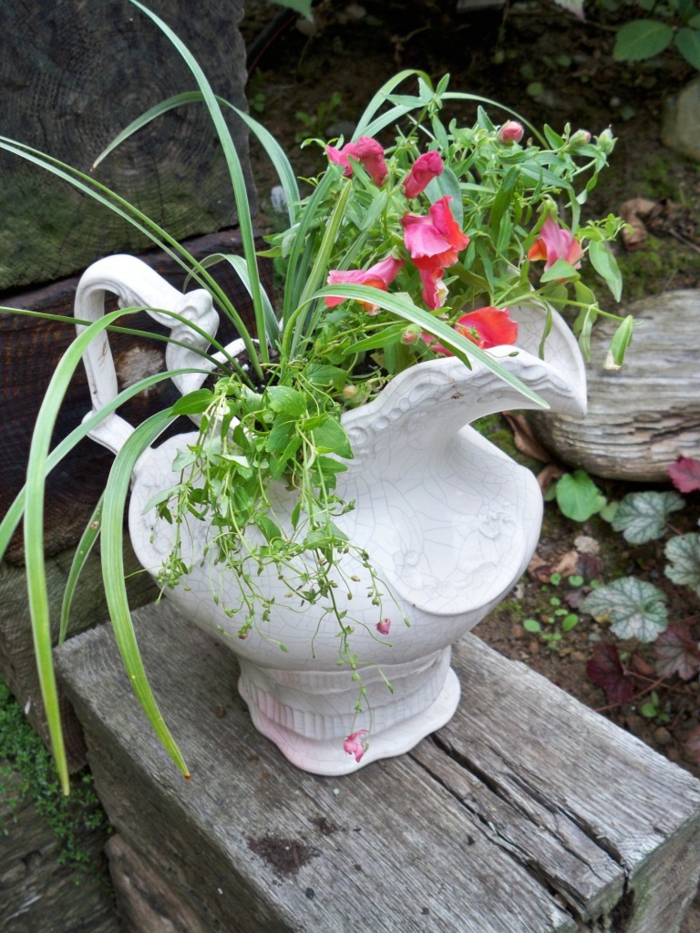 pots de fleurs vintage-ancien-broc-toilette-craquelé-porcelaine