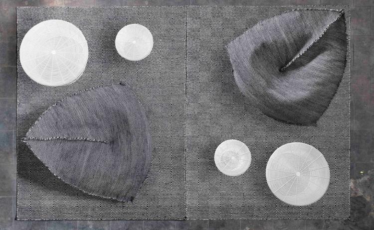 pouf-exterieur-couleur-grise-table-ronde