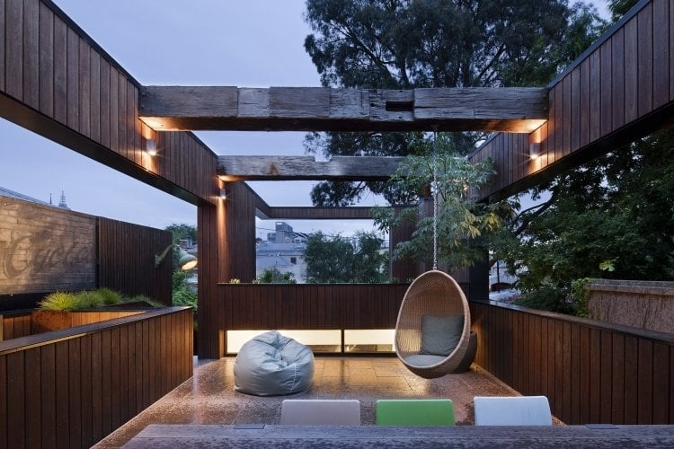 pouf-extérieur-fauteuil-suspendu-Egg-rotin-terrasse-jardin-moderne