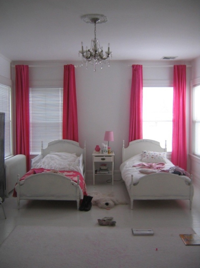 rideaux-occultants-chambre-enfant-couleur-rose-lits-jumeaux
