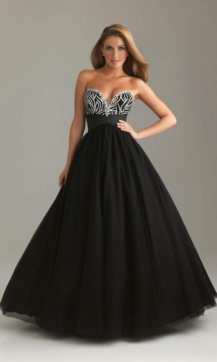 robe bal de promo noire longue-taille-enpire-bustier-coeur