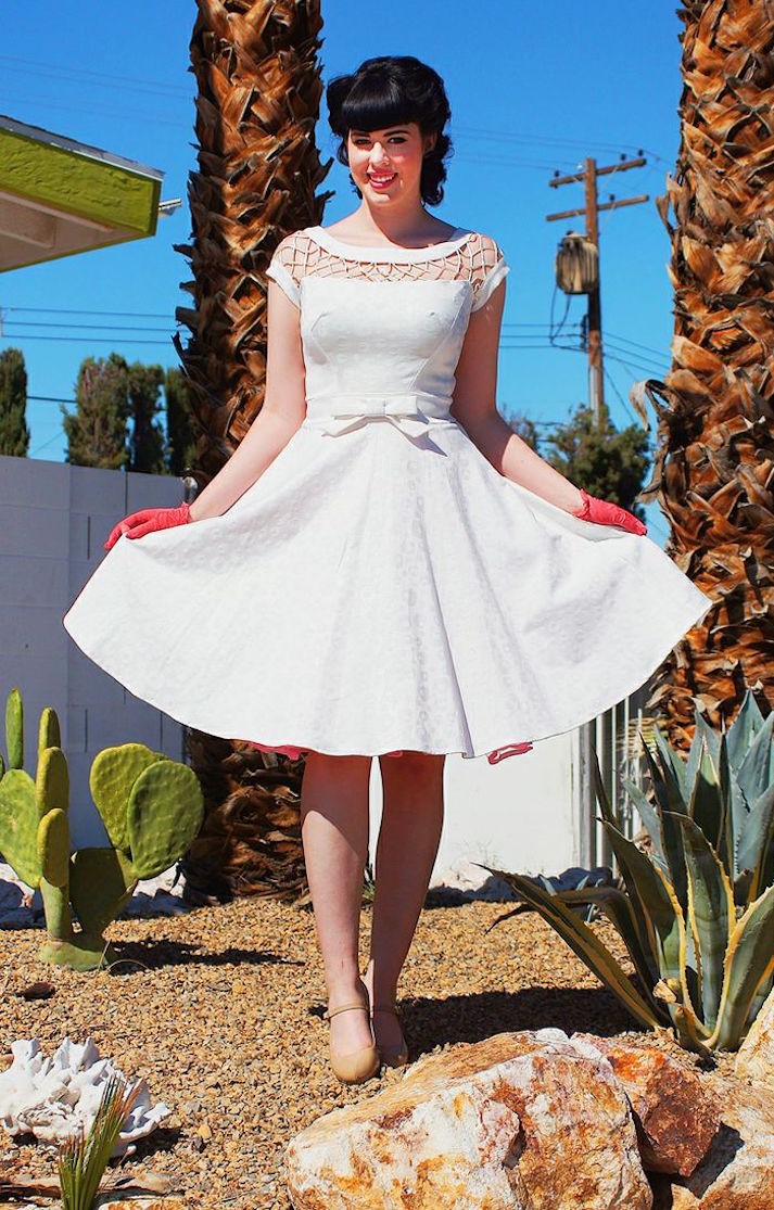 robes années 50 -blanche-évasée-détail-filet