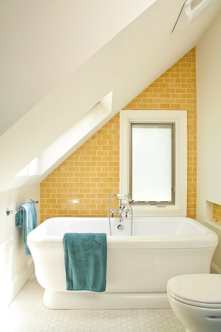 salle-bain-combles-carrelage-rétro-imitation-brique-jaune
