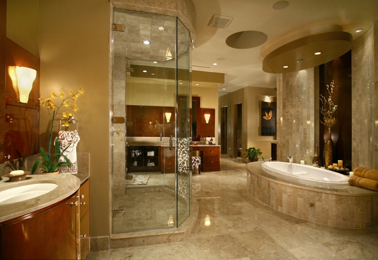 salle-bain-luxe-baignoire-encastrée-marbre-sol-meubles-bois