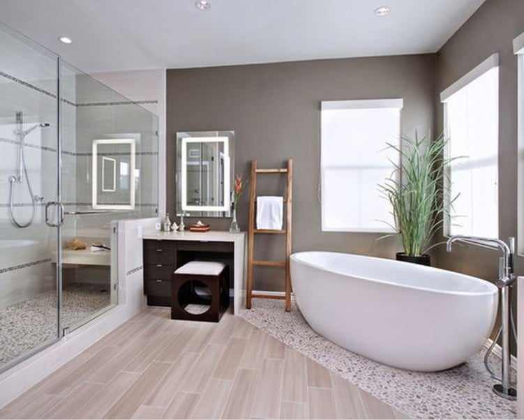 salle-bain-luxe-style-nature-miroir-lumineux-baignoire-îlot-cabine-douche