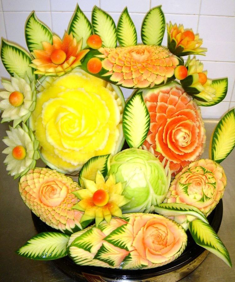 sculpture-fruit-composition-originale-ananas-légumes