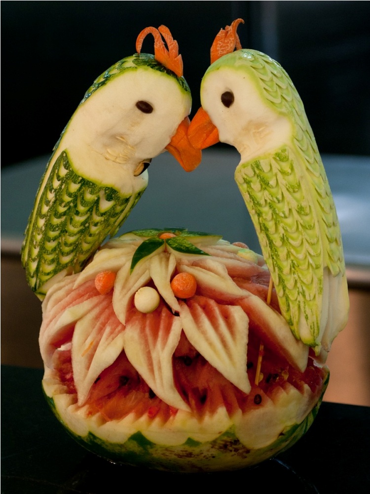 sculpture-fruit-exotiques-carrottes-perroquets
