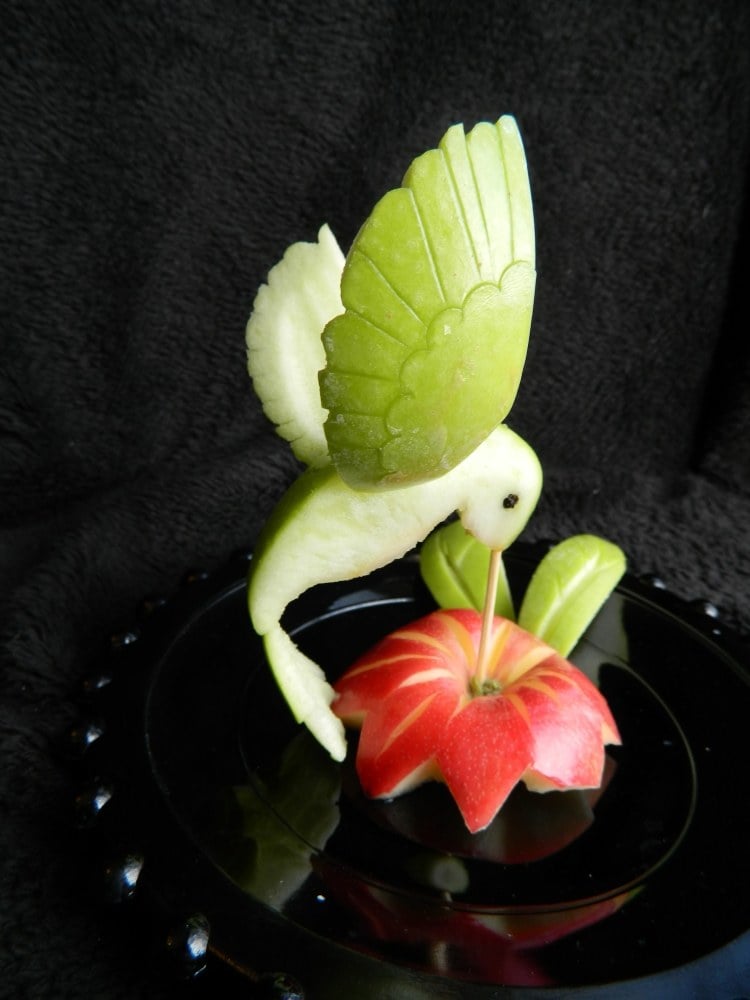 sculpture-fruit-legume-colibri-pomme sculpture sur fruit