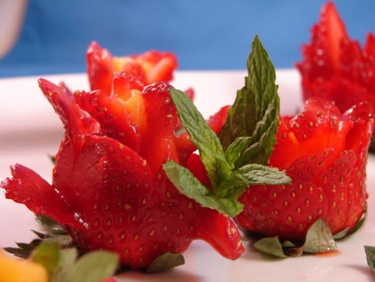sculpture-fruit-legume-roses-fraises sculpture sur fruit