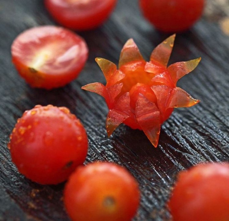 sculpture-fruit-legume-tomates-cerises-fleur2 sculpture sur fruit