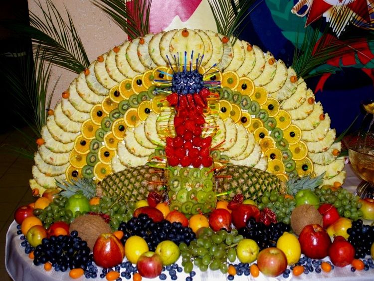 sculpture-fruit-originale-banane-raisin-tomates-fruits-exotiques