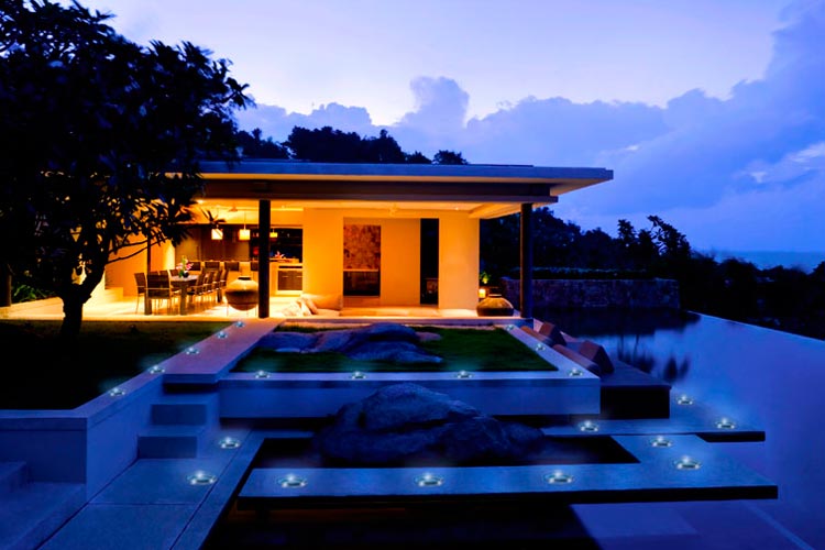 eclairage jardin avec piscine