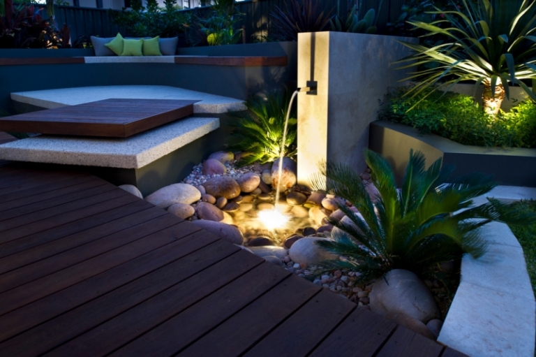 spot-LED-extérieur-palmiers-spot-étanche-fontaine-jardin