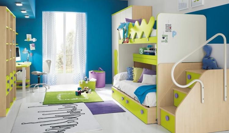 amenagement-chambre-enfant-it-deux-étaes-bois-bibliothèque-tapis aménagement chambre enfant