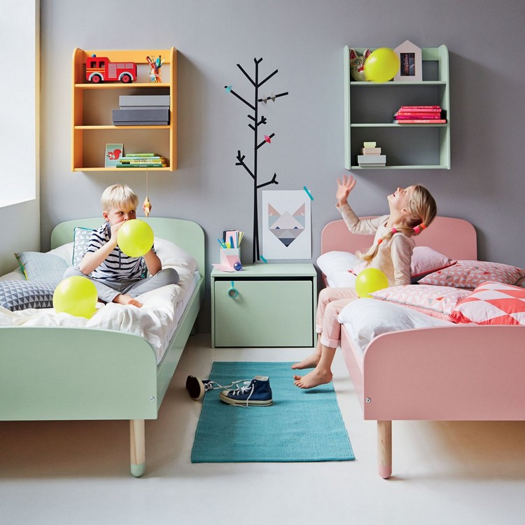 aménagement chambre enfant -lits-vert-menthe-rose-pastel-étagères-murales