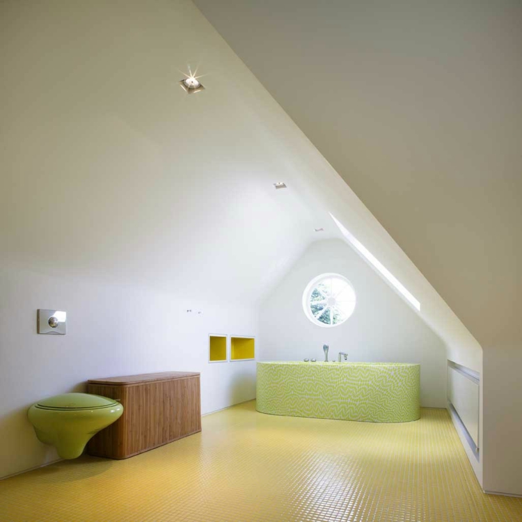 aménagement-comble-brisé-salle-bains-moderne-blanc-vert-jaune