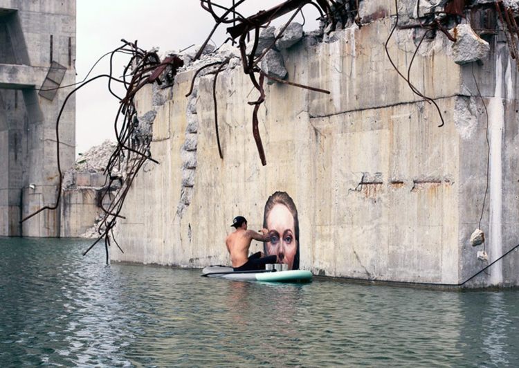 art-mural-Sean-Yoro-planche-stand-up-paddle-visage-femme