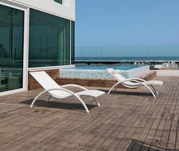 bains-soleil-résine-blanche-design-moderne-Ibiza-Dolcefarniente