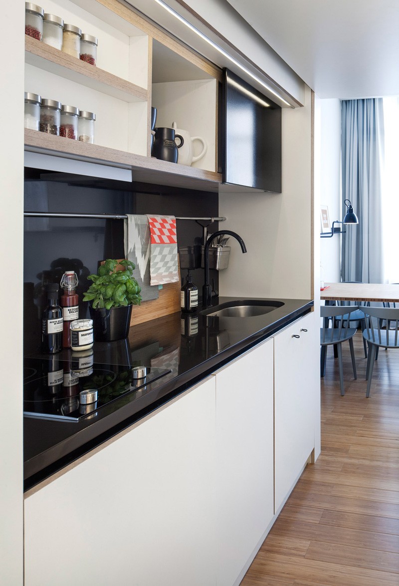 bloc-cuisine-équippée-noir-blanc-appartement-studio-design-loft-Zoku