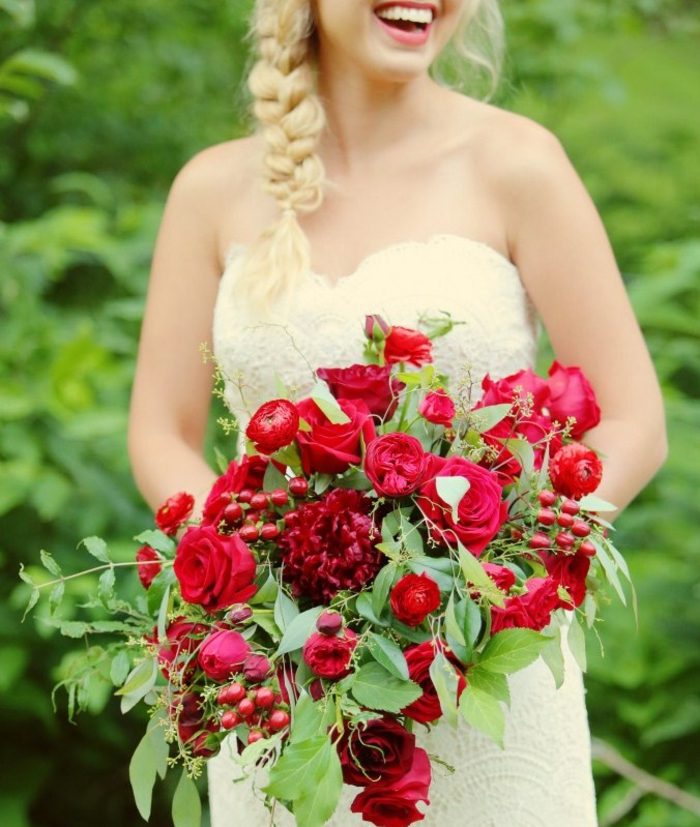 bouquet-mariage-roses-rouges-feuillage