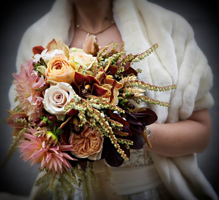 bouquet mariée pivoines-roses-mariage-automne-dahlia-peche