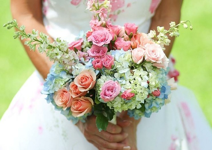 bouquet-mariee-roses-peche-hortensias