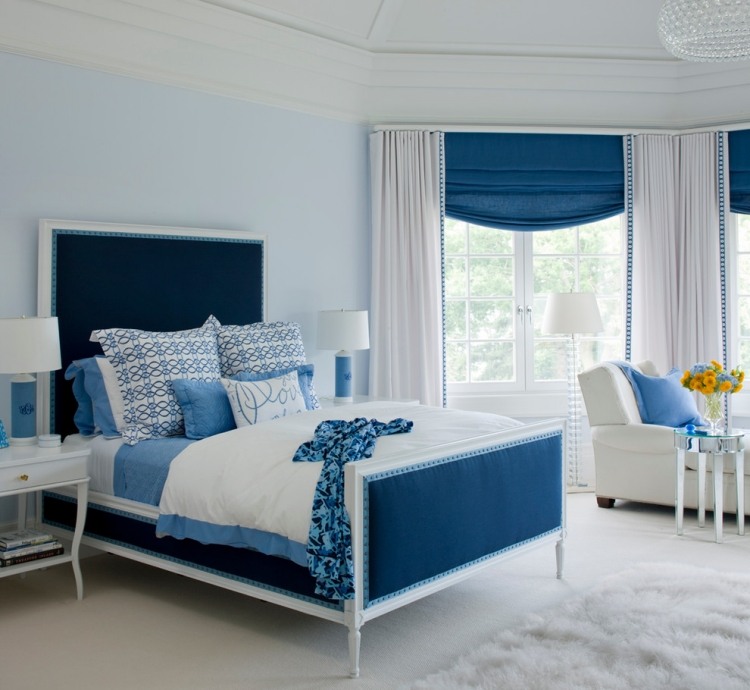 chambre-blanche-bleue-superbe-linge-maison-motifs