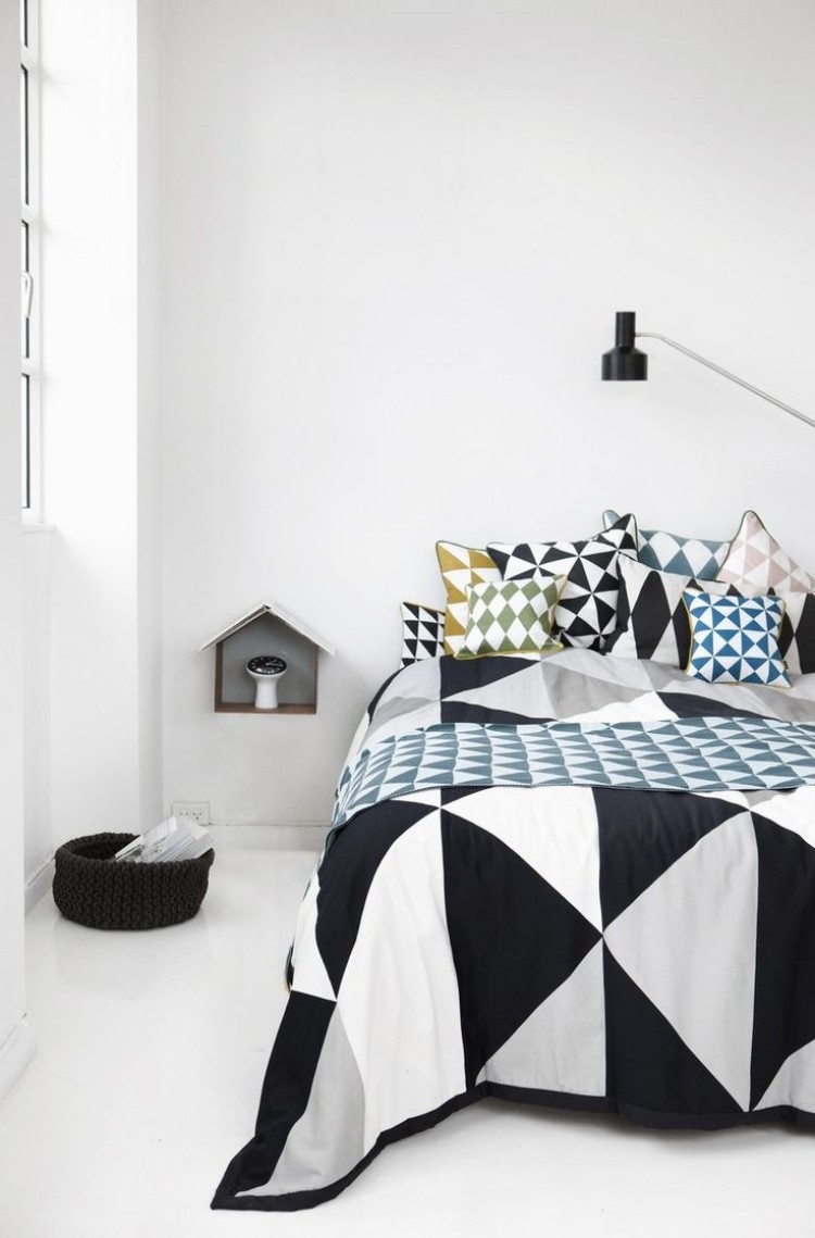 chambre-coucher-blanche-scandinave-linge-lit-motifs-géométriques