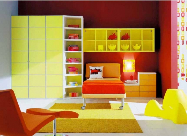 chambre-enfant-superbe-vert-orange-jaune-rouge