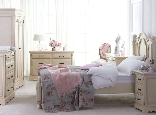 chambre-meubles-blanc-cassé-couverture-décoration-shabby