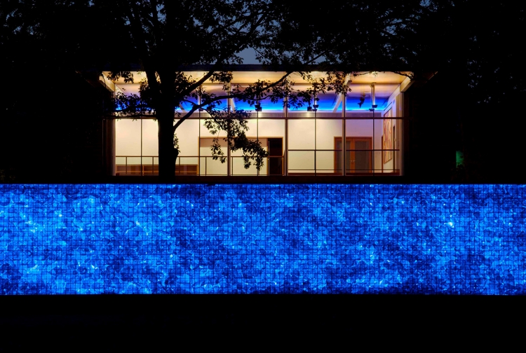 clôture-gabion-original-éclairage-intégré-bleu