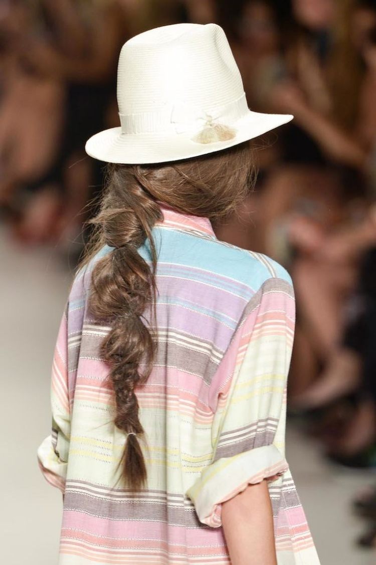 coiffure-cheveux-longs-2015-style-boho-chapeau-été-blanc