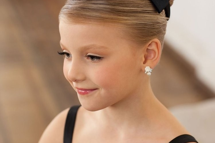 Coiffure fillette moderne – idées chic et impressionnantes